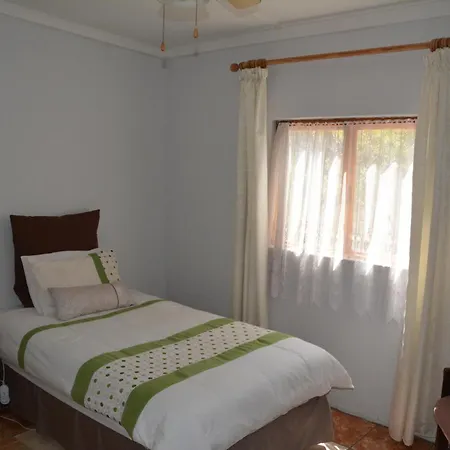 The Country Garden Villa Ladismith Room photo